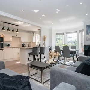  Apartment Luxury 2bed 2bath Flat In City Centre- Free Parking!